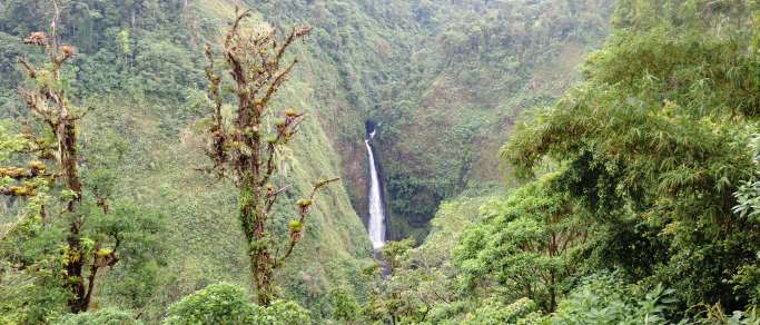 beautiful waterfalls of costa rica